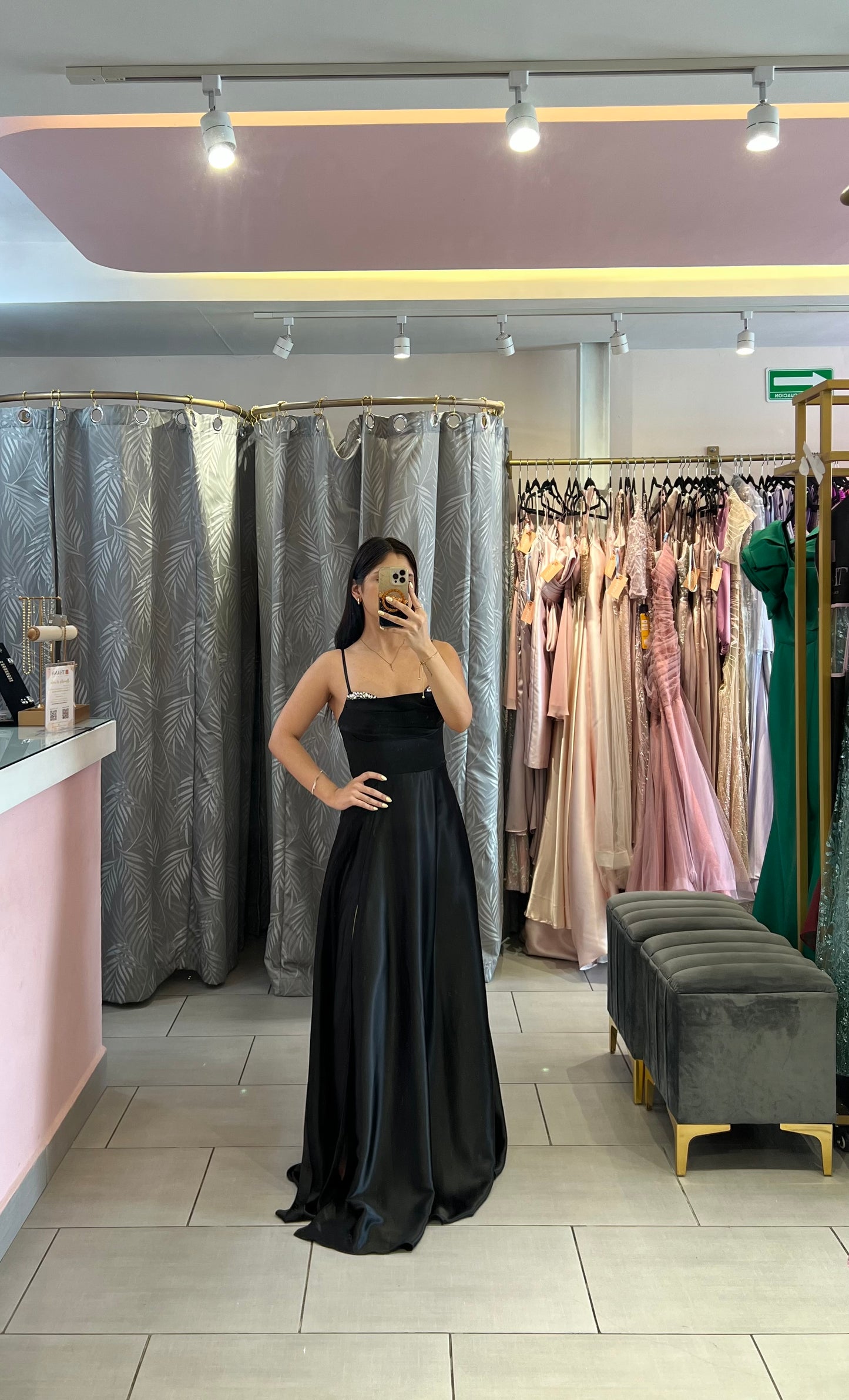 Vestido negro piedras