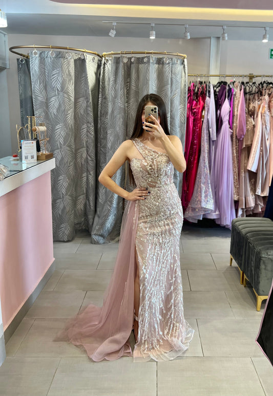 Asimétrico con cauda