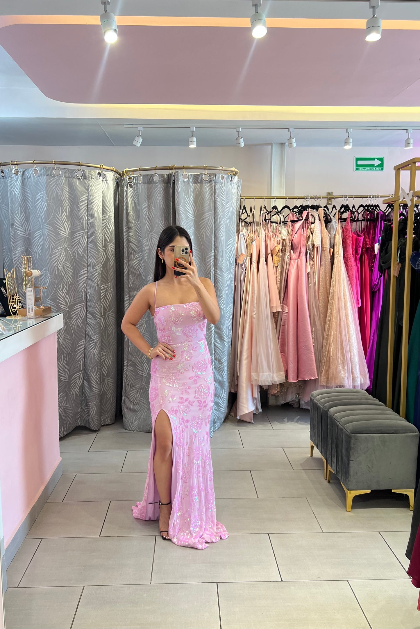 Pegado flores en lentejuela